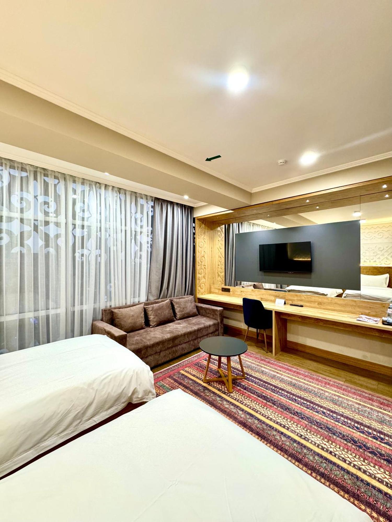 Dami Almaty Hotel Eksteriør billede
