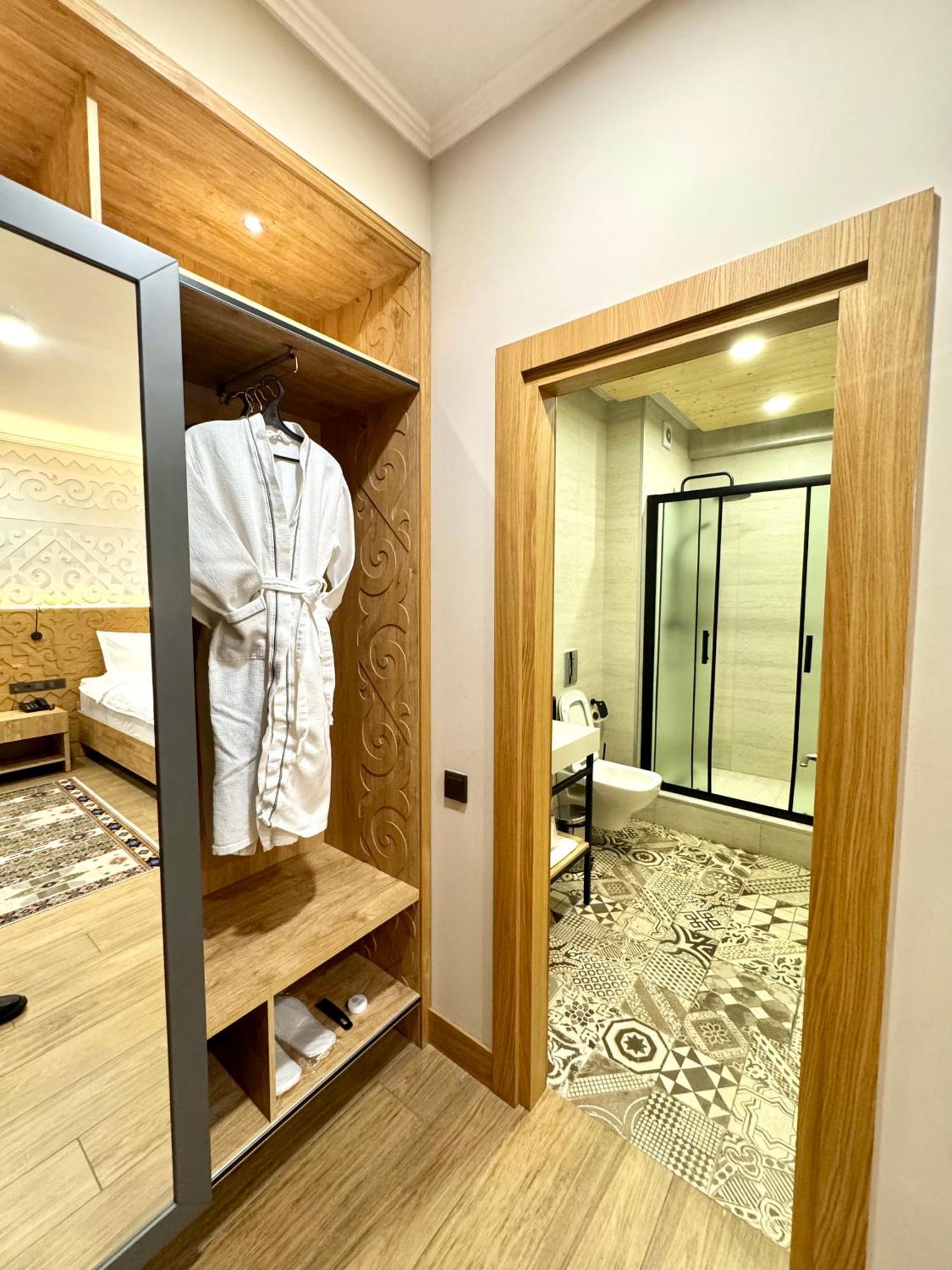 Dami Almaty Hotel Eksteriør billede